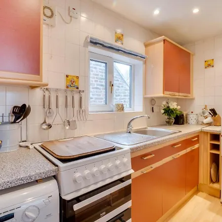 1 Bed In Oc-w1025 * Whitby